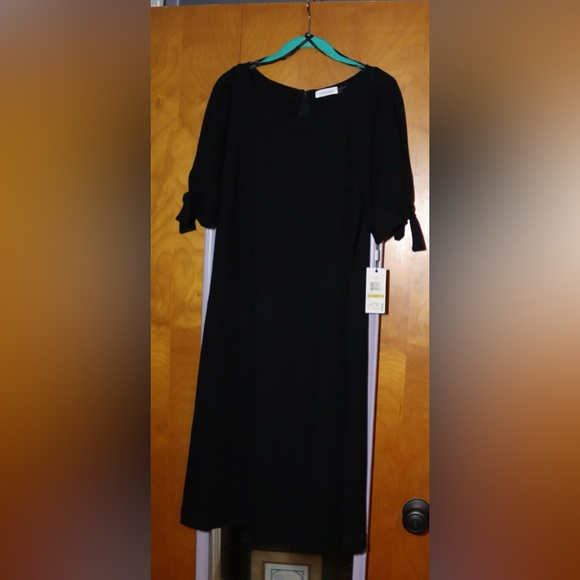 black glitter wedding dress Tulle with Deep V-Neck, Floral Appliqué Indian Ladies Dress Punjabi Colour:Custom Colour Sleeve Length Filter:Strapless